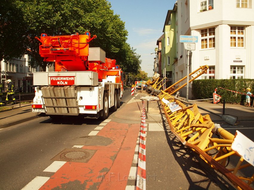 Baukran umgestuerzt Koeln Suelz Suelzguertel P016.JPG